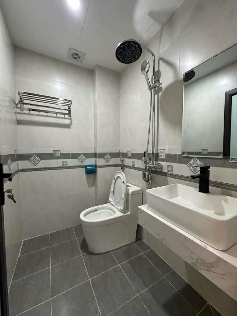 NHÀ GẦN PHỐ THÁI THỊNH 5 TẦNG XÂY MỚI ĐẸP_34m2_NGÕ NÔNG THÔNG THOÁNG_TẶNG NỘI THẤT XỊN VỀ Ở NGAY_hơn 8 tỷ